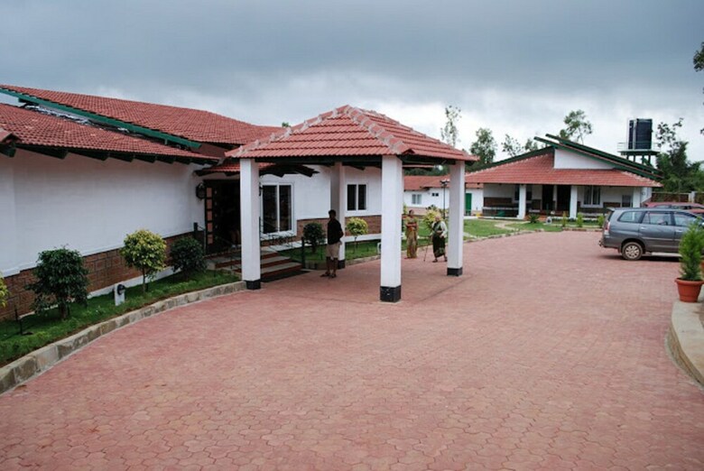 Hotel Eka Resorts