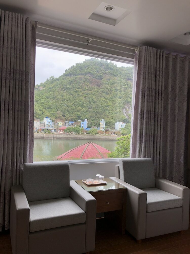 Hostal Cat Ba Central Hotel II - Hostel