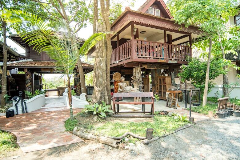 Hotel Boon Home Stay Arts And Crafts