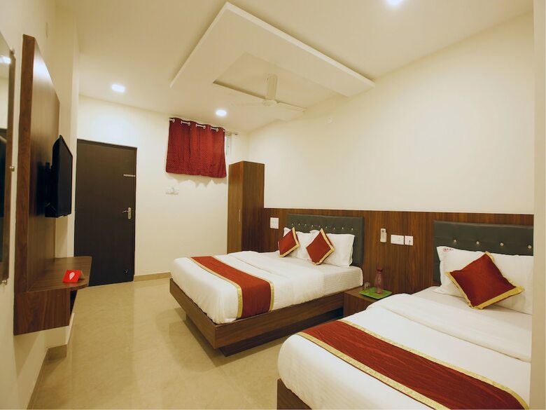 Hotel Oyo 12974 Ak International