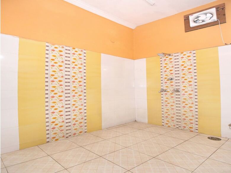 Oyo 11912 Hotel Nav Classic