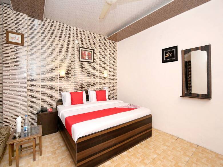 Oyo 11912 Hotel Nav Classic