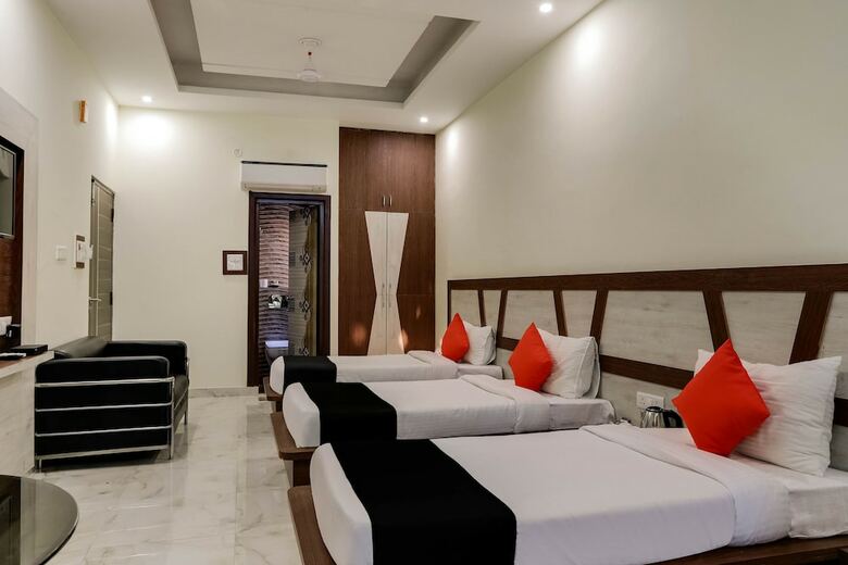Oyo 12126 Hotel Shagun Residency