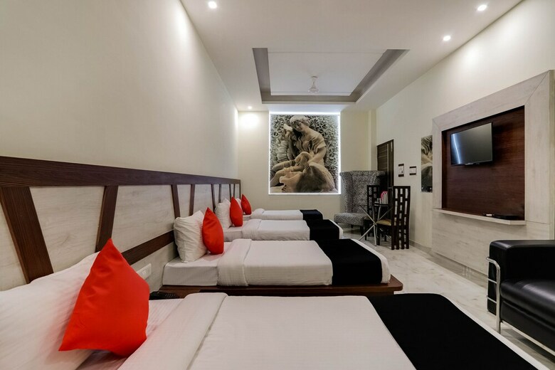 Oyo 12126 Hotel Shagun Residency