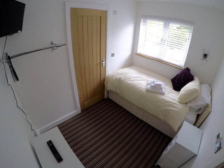 Deepcut Lodge Bed & Breakfast