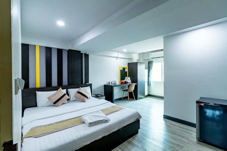 Hotel Riski Residence Bangbuathong