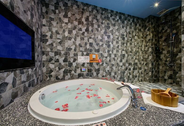 Hotel Chen He Spa Motel