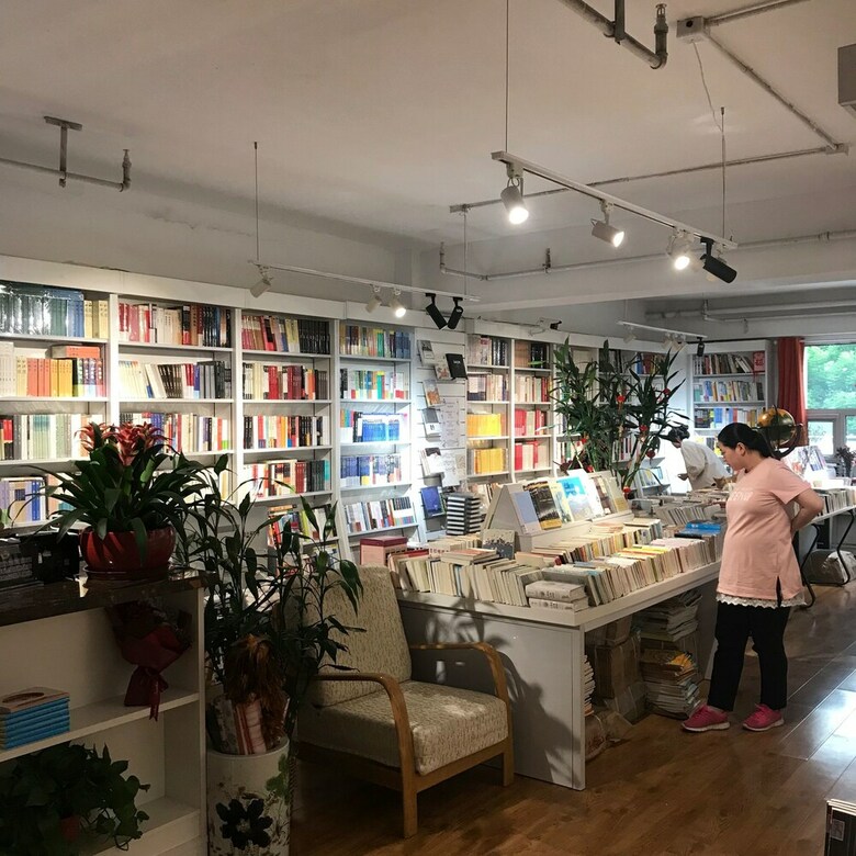 Hostal Bookwonder Hostel