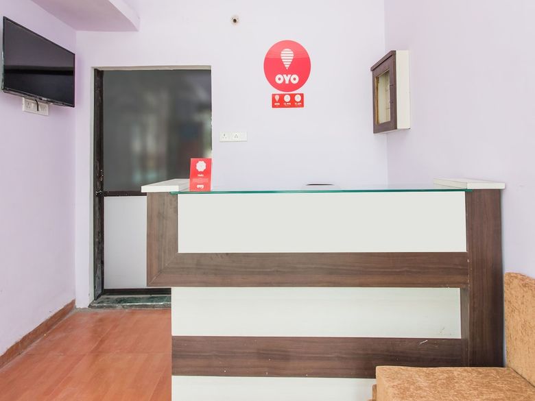 Oyo 12161 Hotel Madhur Inn