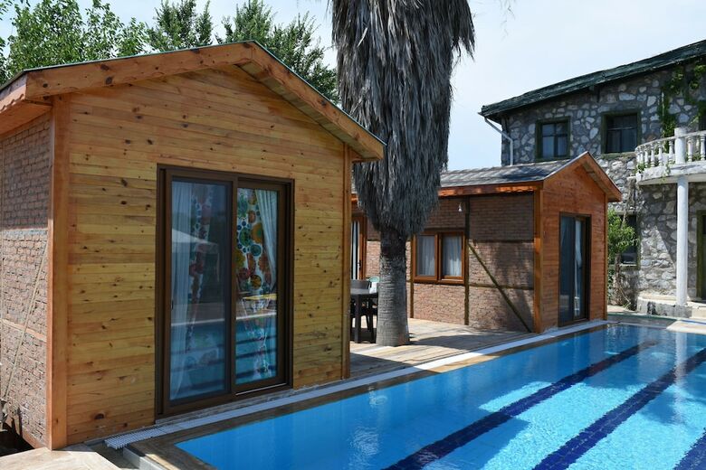 Hotel Otantik Tas Ev