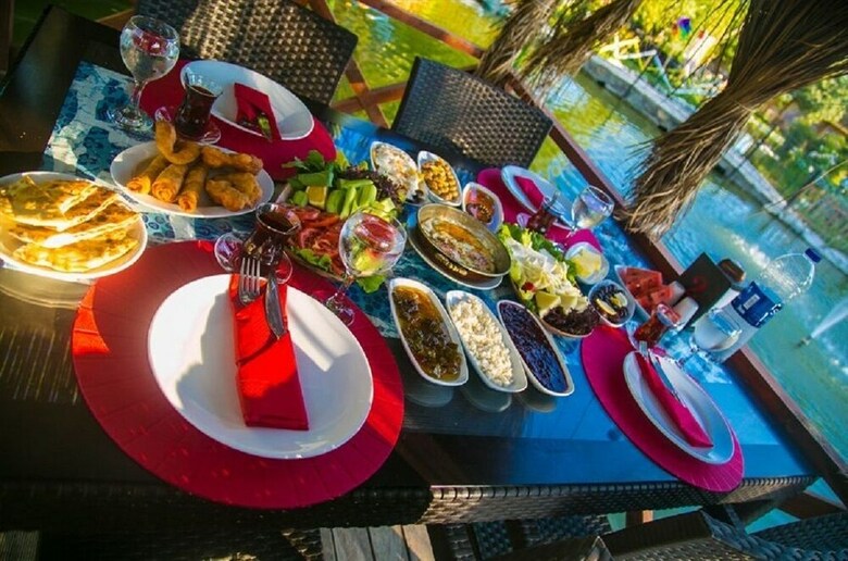 Hotel Otantik Tas Ev