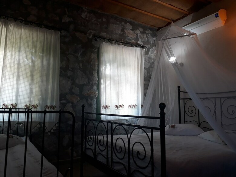 Hotel Otantik Tas Ev