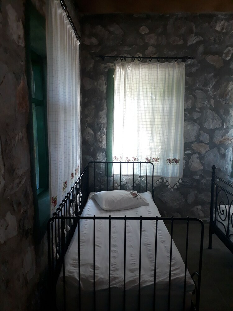 Hotel Otantik Tas Ev