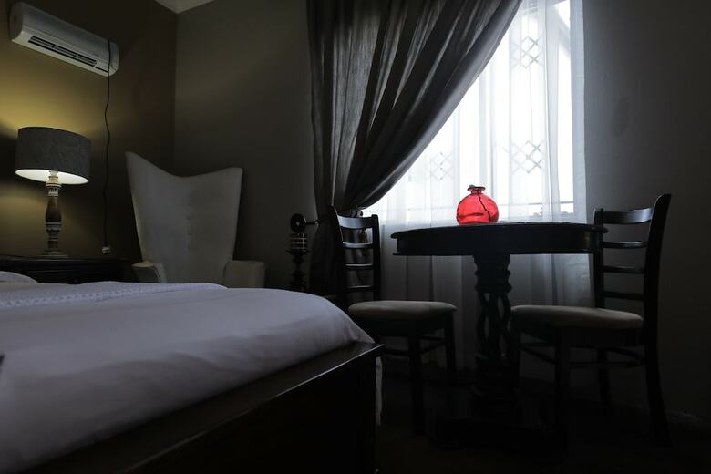 Ledumo Lodge