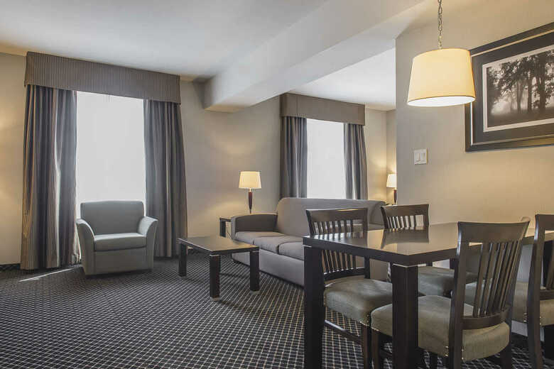 Hotel Quality Inn & Suites Petawawa