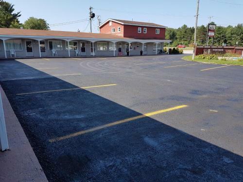 Skyways Motel