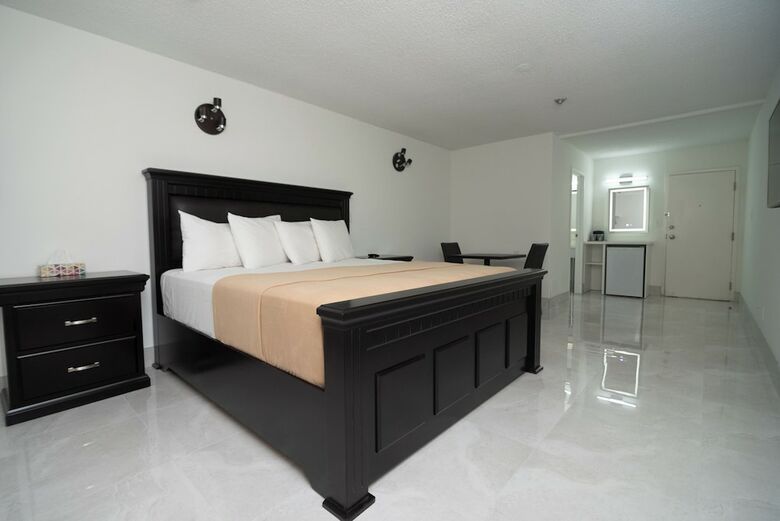 Hotel Diplomat Inn