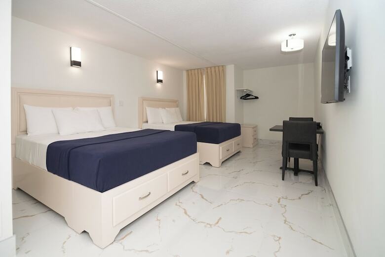 Hotel Diplomat Inn