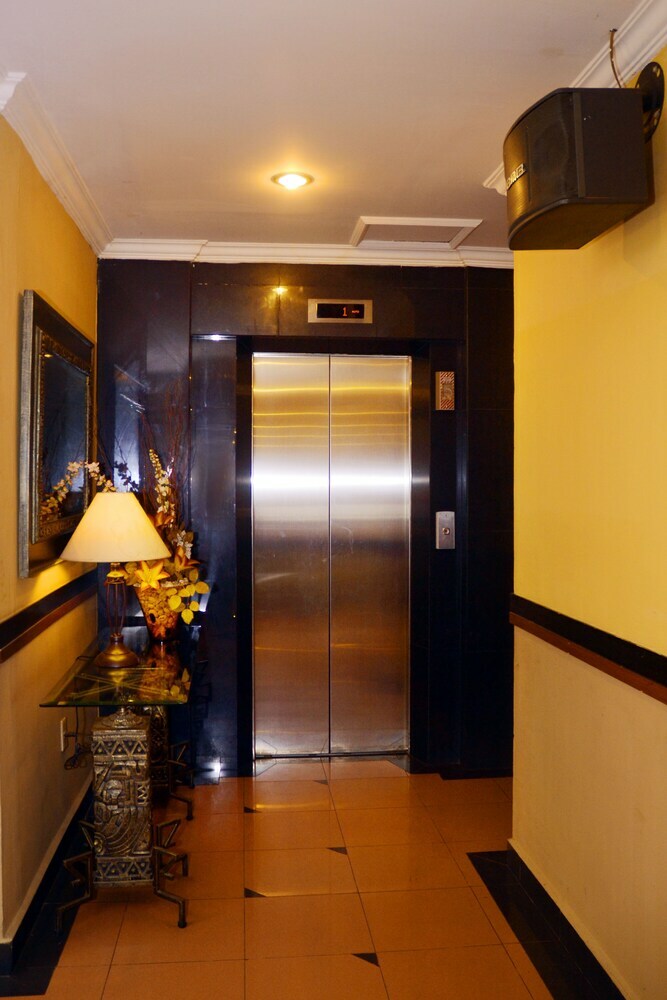 Dhaksina Hotel