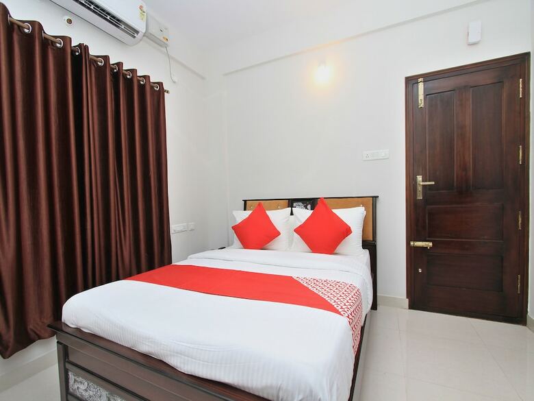 Oyo 12033 Hotel Royal Residence