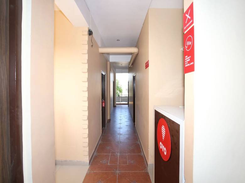 Oyo 12379 Hotel Riyasat