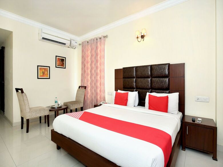Oyo 12989 White Diamond Hotel