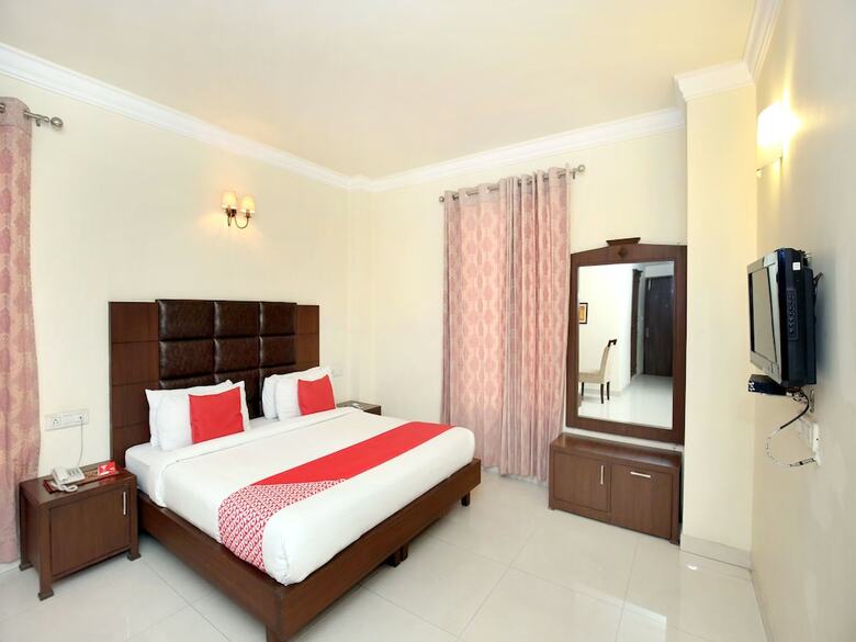 Oyo 12989 White Diamond Hotel