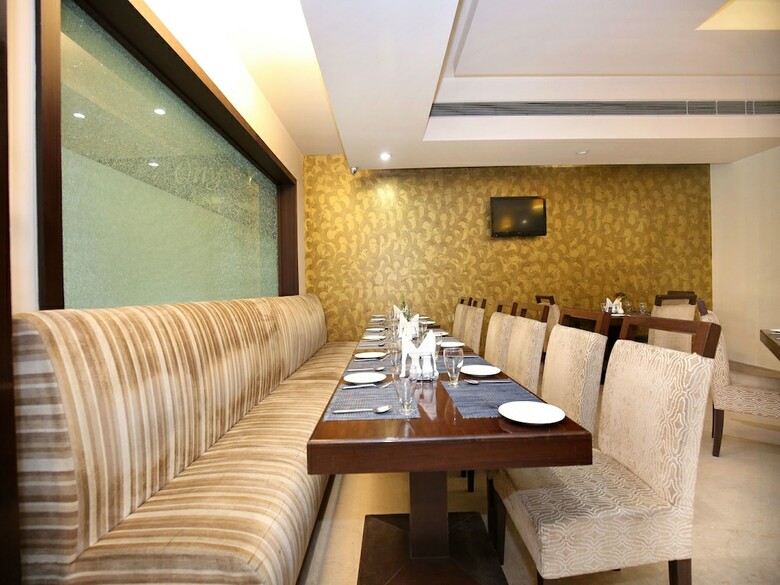 Oyo 12989 White Diamond Hotel