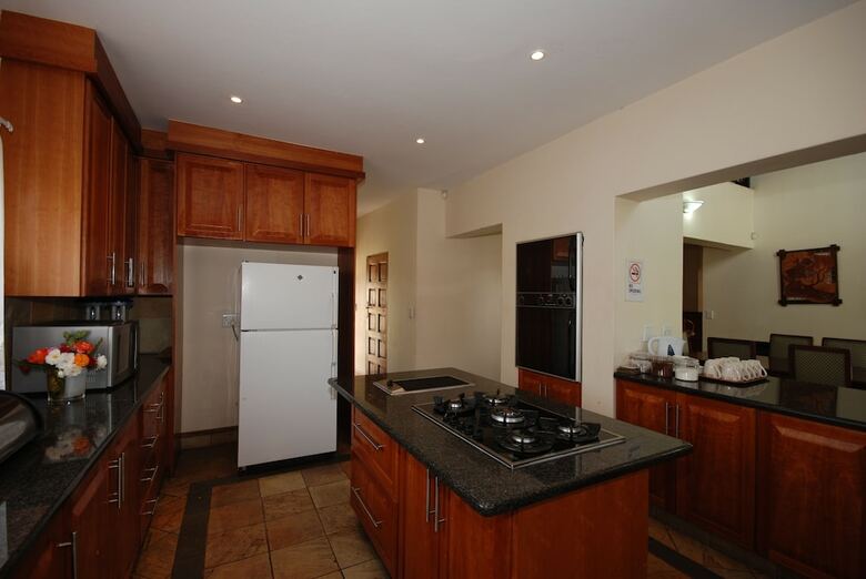 Hotel Hoopoe Haven Guest House
