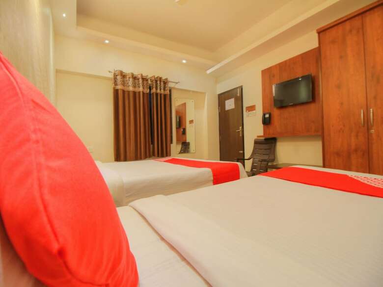 Hotel Oyo 14163 Comforts Inn