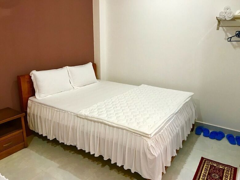 Iq Hotel