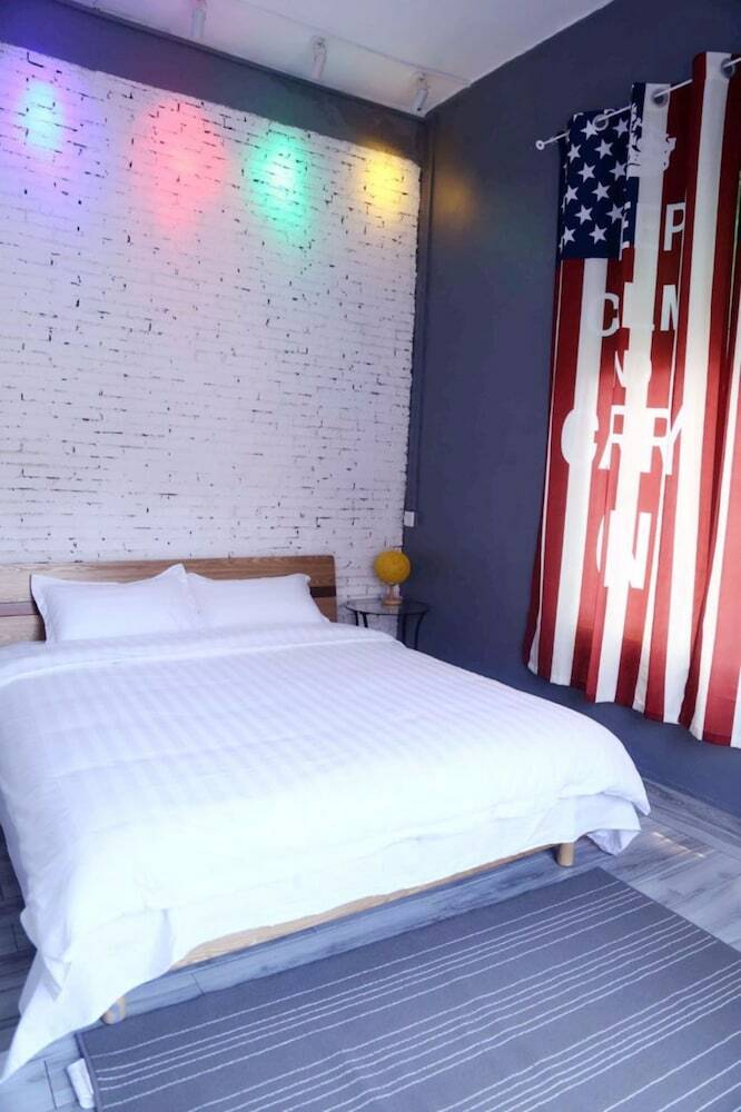 Hostal Zhaohuaxishi Youth Hostel