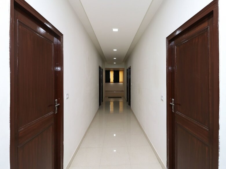 Oyo 13406 Hotel Golden Leaf
