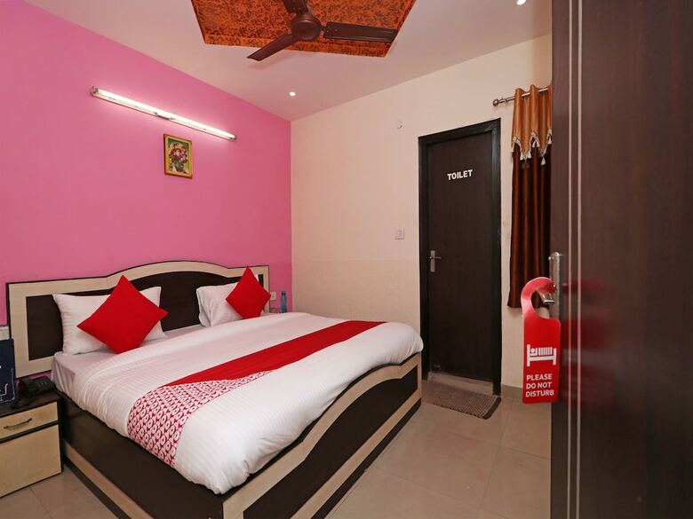 Hotel Oyo 12742 Vasundhra Heights
