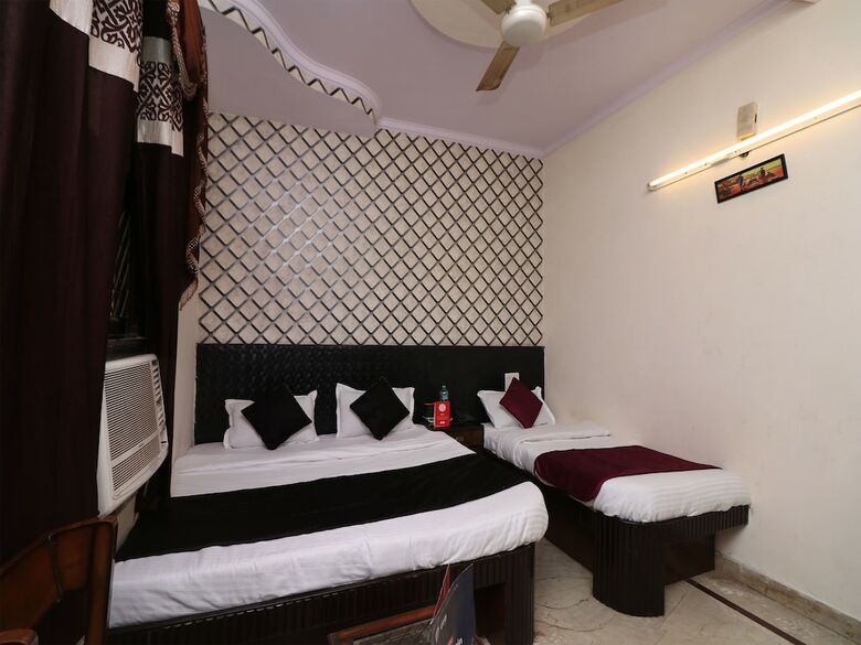 Hotel Oyo 11603 President Inn