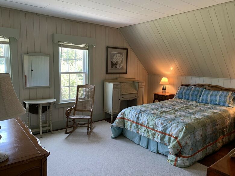 Geary House At Fifield Point - Three Bedroom Home