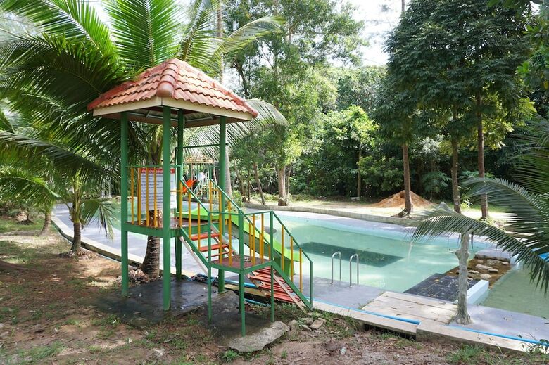 Hotel Ranong Resort And Laguna