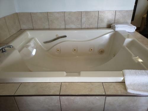 Hotel Niagara Falls Courtside Inn