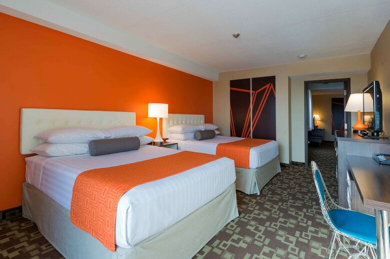 Howard Johnson Hotel By The Falls