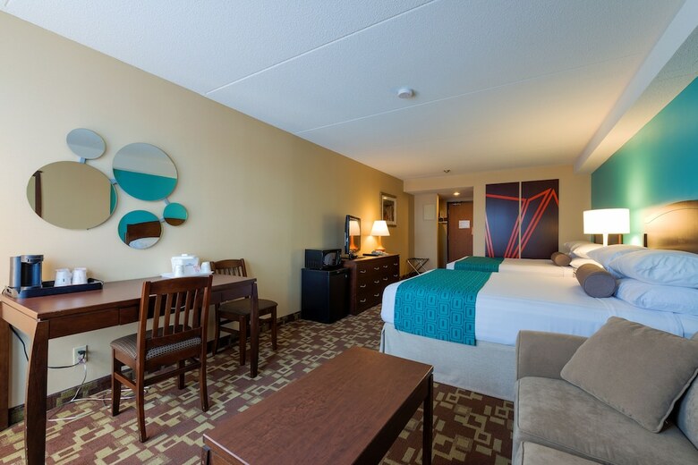 Howard Johnson Hotel By The Falls