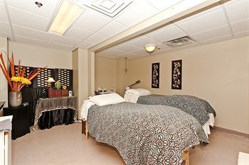 Hotel Peninsula Inn & Resort