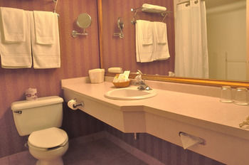 Hotel Peninsula Inn & Resort