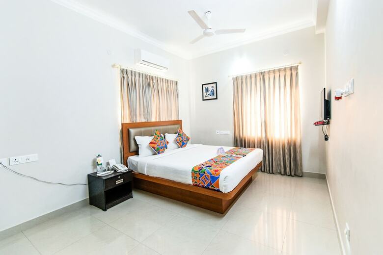Fabhotel Rithikha Inn Porur