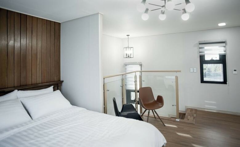 Pension La Cour Stay & Cafe