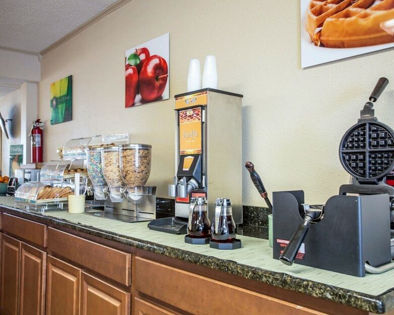 Hotel Quality Inn And Suites Monroe