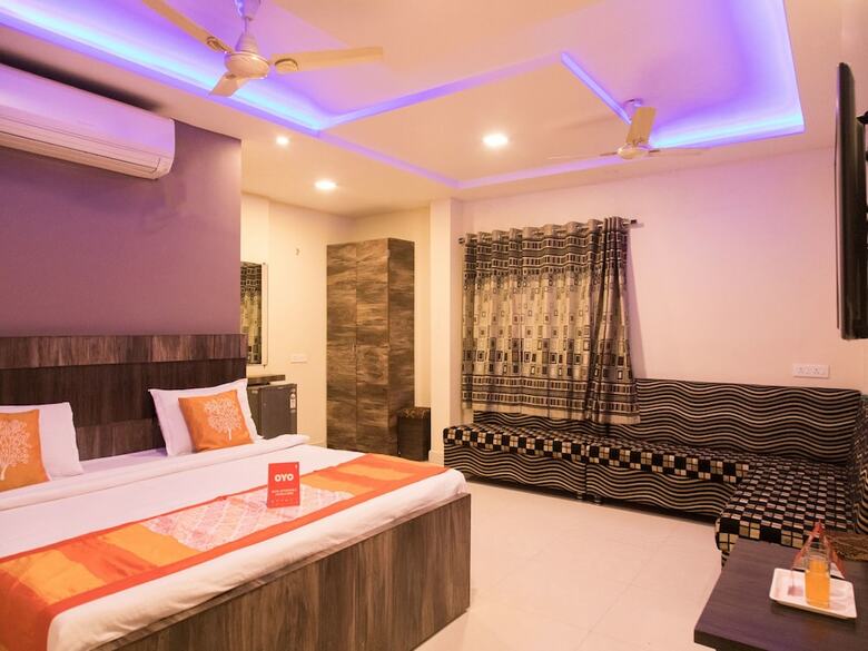 Oyo 10365 Hotel Rr