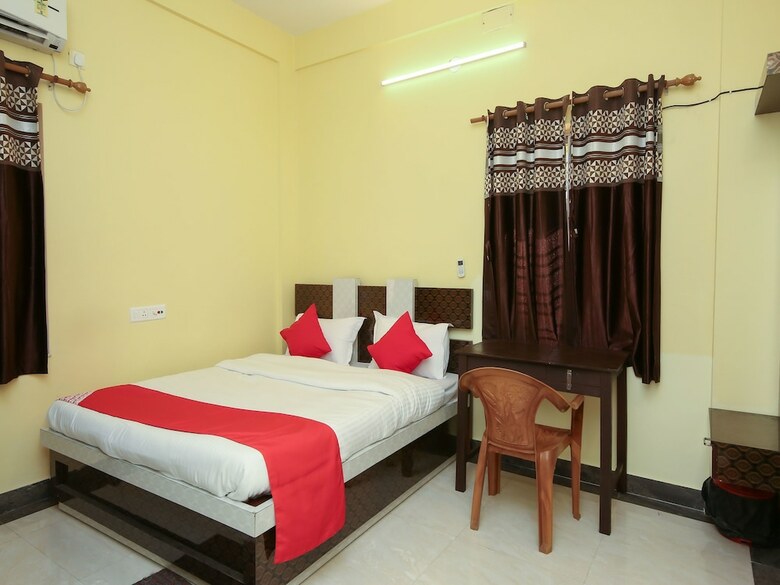 Oyo 13554 Hotel Buttercouch