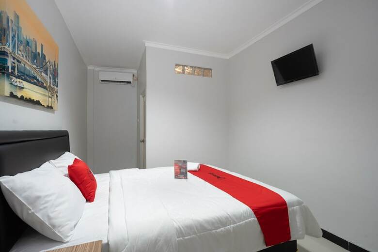Hotel Reddoorz Near Botani Square Mall