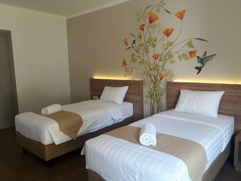 Hotel Three Eight Front One Boutique Batu