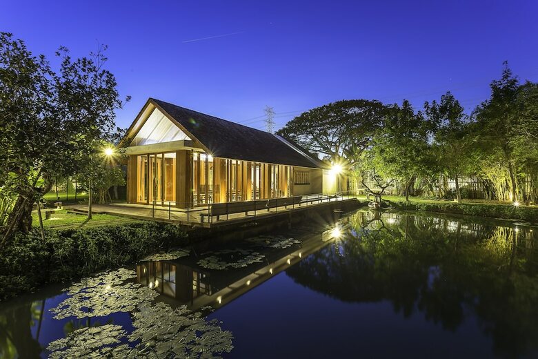 Hotel Into The Forest Resort